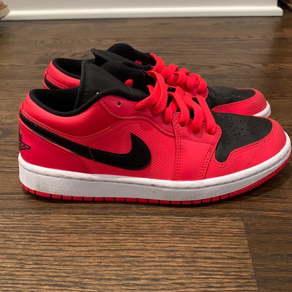 Jordan 1 Low Siren Red Size 7